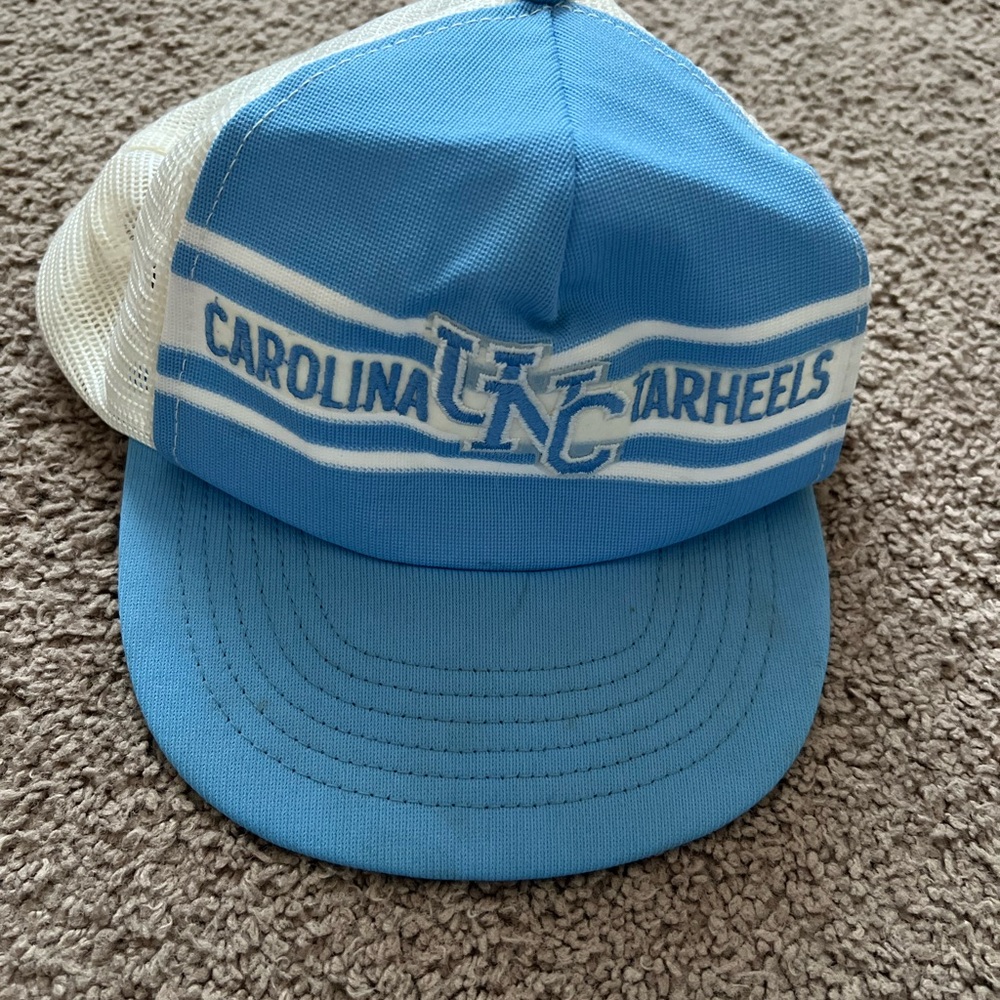 Vintage Carolina Tar Heels Light Blue White Trucker Hat. READ DESCRIPTION